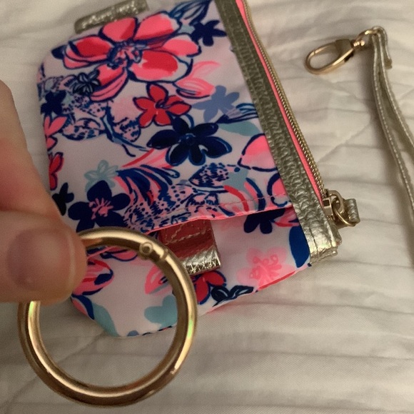 Lilly Pulitzer wristlet, change purse, and fits some phones! NWOT - Picture 9 of 12